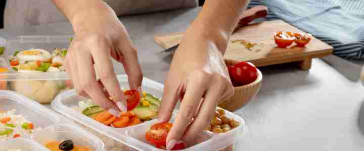 Meal Prep Ideas Without a Full Kitchen: Easy No-Stove, No-Oven Recipes for Dorms & Small Spaces