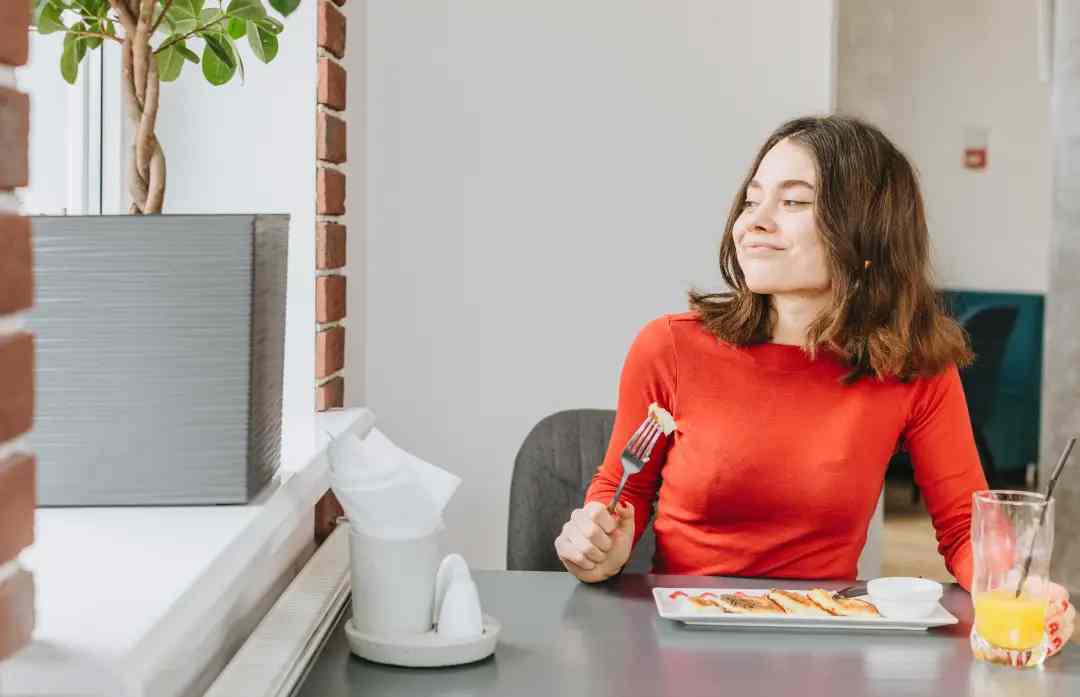 Ionic Breeze Tabletop Air Purifier: Compact Design, Quiet Operation, Big Questions